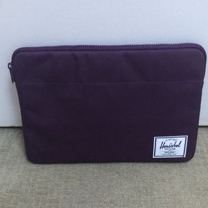 Herschel Anchor laptop sleeve case 15-16” bag computer blackberry wine purple